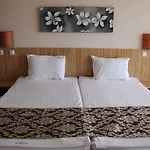 ホテル Karlovo 3*