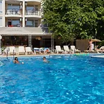 ホテル Karlovo