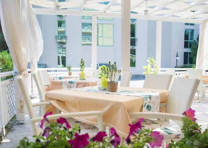 卡尔洛沃酒店 酒店 3*