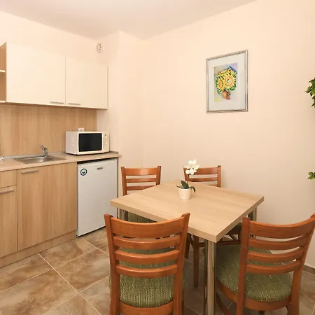 Karlovo מלון 3*